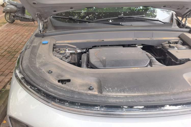 Used Li Auto L8 2024 Ultra Model Engine Bay Right