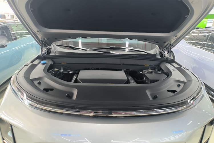Used Li Auto L8 2024 Pro Model Engine Bay