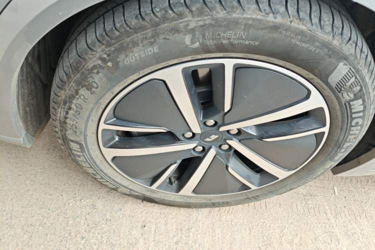 Used Li Auto L8 2024 Max Exterior 4