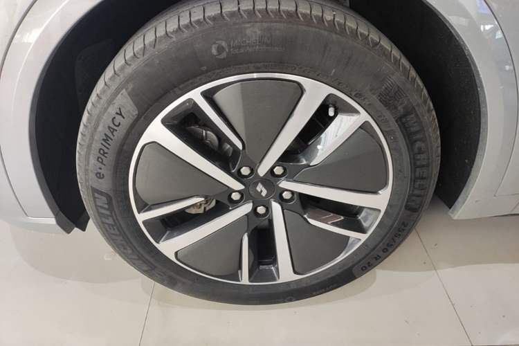 Used Li Auto L8 2024 Max Exterior 4