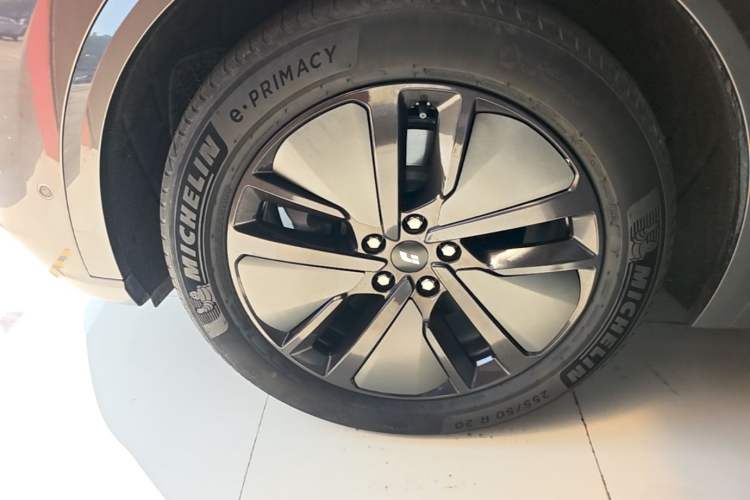 Used Li Auto L8 2024 Pro Model Left Front Wheel Hub