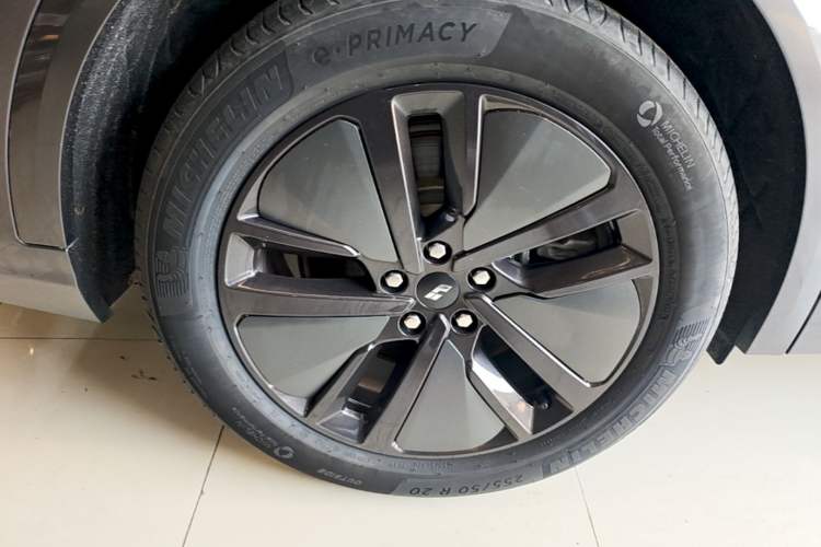 Used Li Auto L8 2024 Pro Model Right Rear Wheel Hub