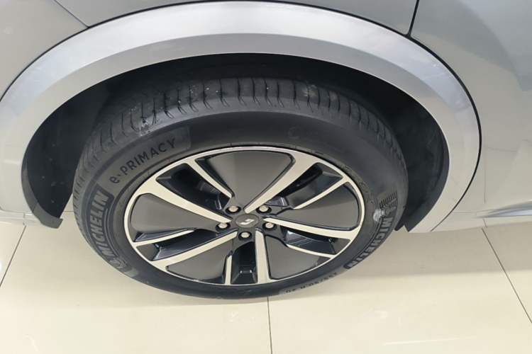 Used Li Auto L8 2024 Pro Model Right Rear Wheel Hub