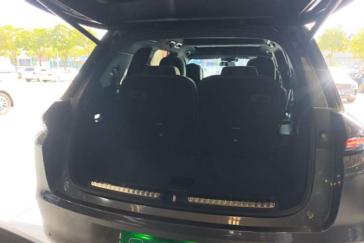 Used Li Auto L8 2024 Pro Model Trunk