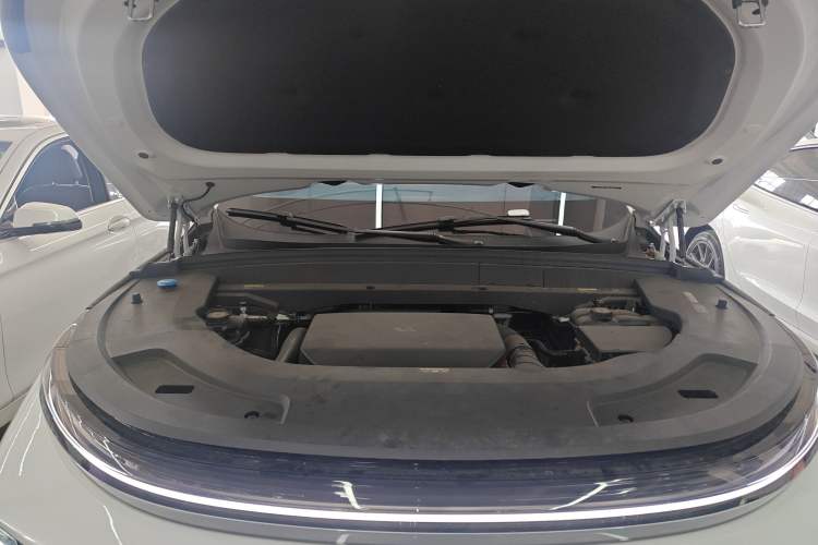 Used Li Auto L8 2024 Max Engine Bay