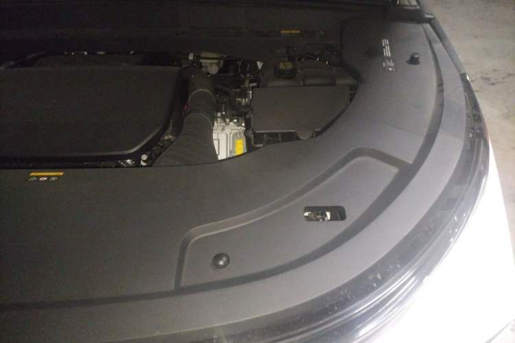 Used Li Auto L8 2024 Ultra Model Engine Bay Left