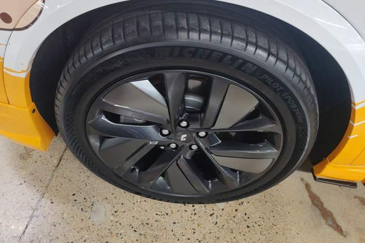 Used Li Auto L8 2024 Max Left Front Wheel Hub