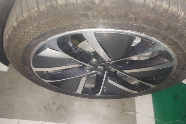 Used Li Auto L8 2024 Ultra Model Right Front Wheel Hub