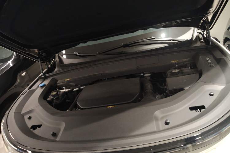Used Li Auto L8 2024 Max Engine Bay