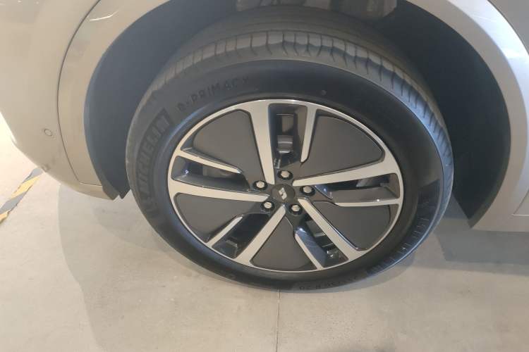 Used Li Auto L8 2024 Max Left Front Wheel Hub