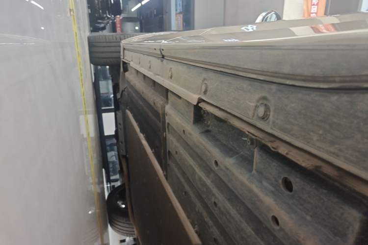 Used Li Auto L8 2024 Ultra Model Left Side Sill