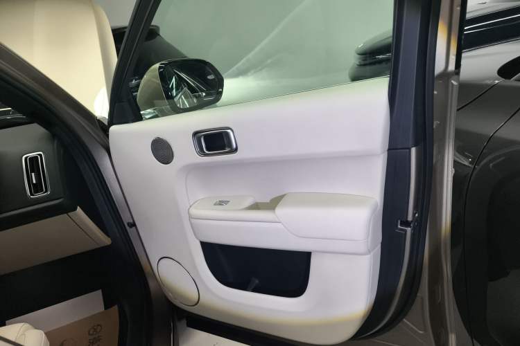 Used Li Auto L8 2024 Max Right Front Door Interior