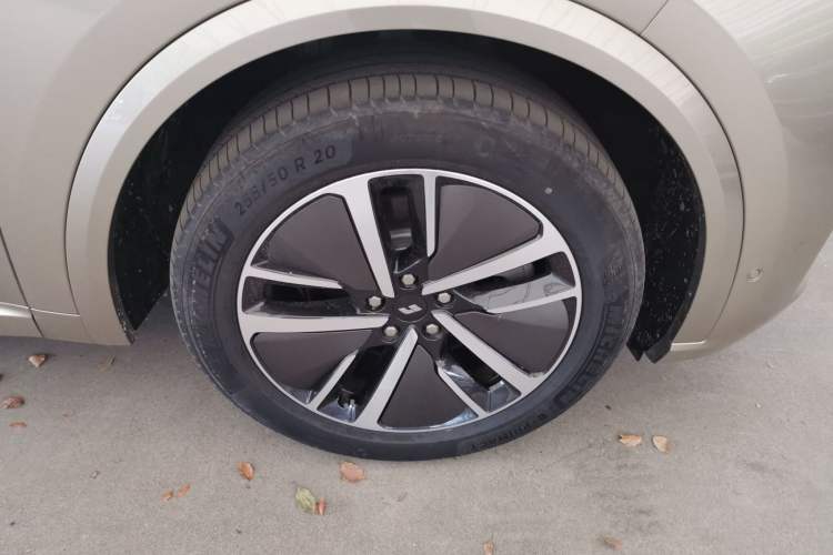 Used Li Auto L8 2024 Max Right Front Wheel Hub
