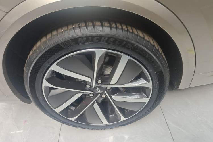 Used Li Auto L8 2024 Ultra Model Right Rear Wheel Hub