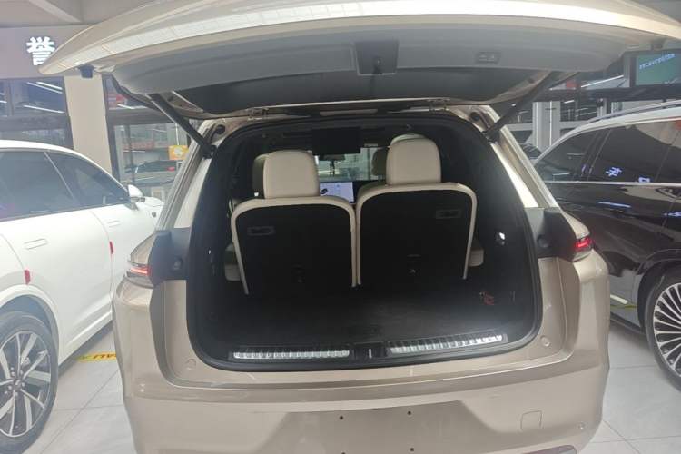 Used Li Auto L8 2024 Ultra Model Trunk