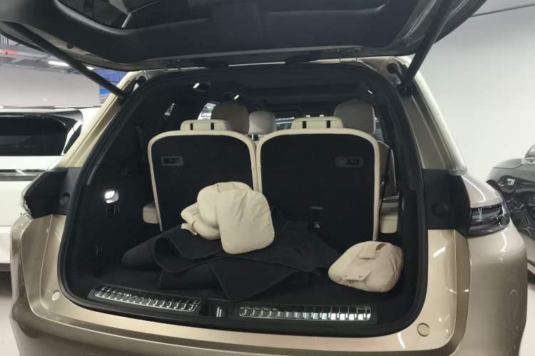 Used Li Auto L8 2024 Max Trunk