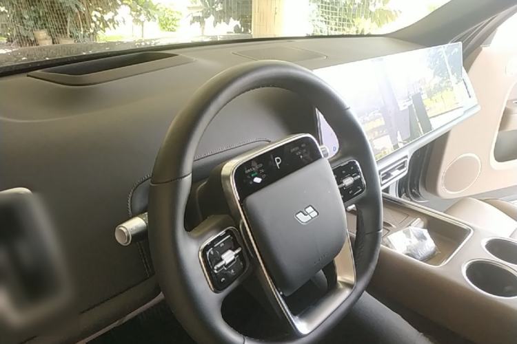 Used Li Auto L8 2025 Ultra Smart Refreshed Edition Center Console
