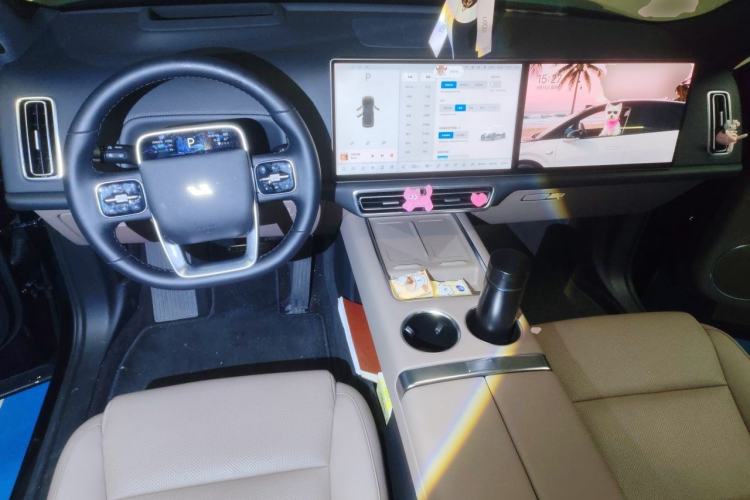 Used Li Auto L8 2025 Pro Smart Refresh Edition Center Console