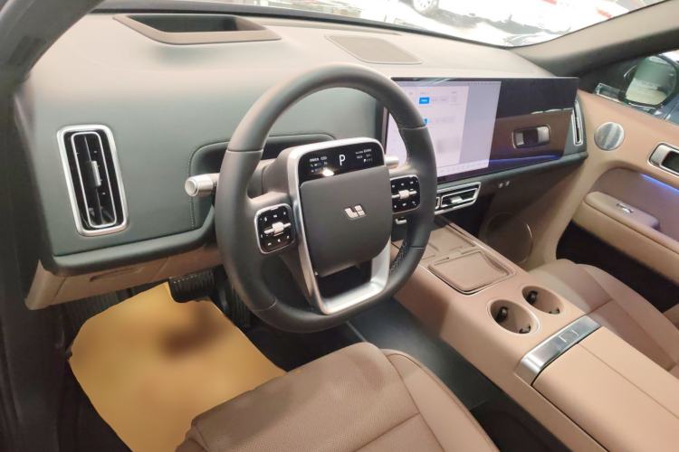 Used Li Auto L8 2025 Pro Smart Refresh Edition Center Console