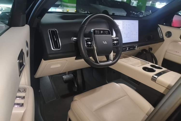 Used Li Auto L8 2025 Ultra Smart Refreshed Edition Center Console