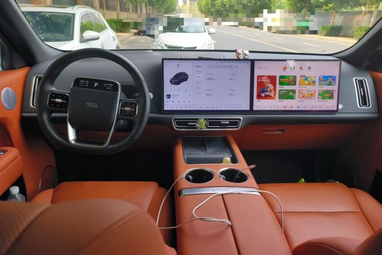 Used Li Auto L8 2025 Pro Smart Refresh Edition Center Console