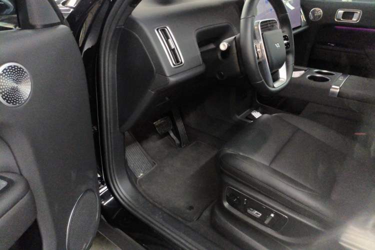 Used Li Auto L8 2025 Ultra Smart Refreshed Edition Driver Seat
