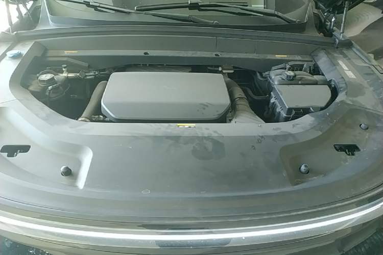 Used Li Auto L8 2025 Ultra Smart Refreshed Edition Engine Bay