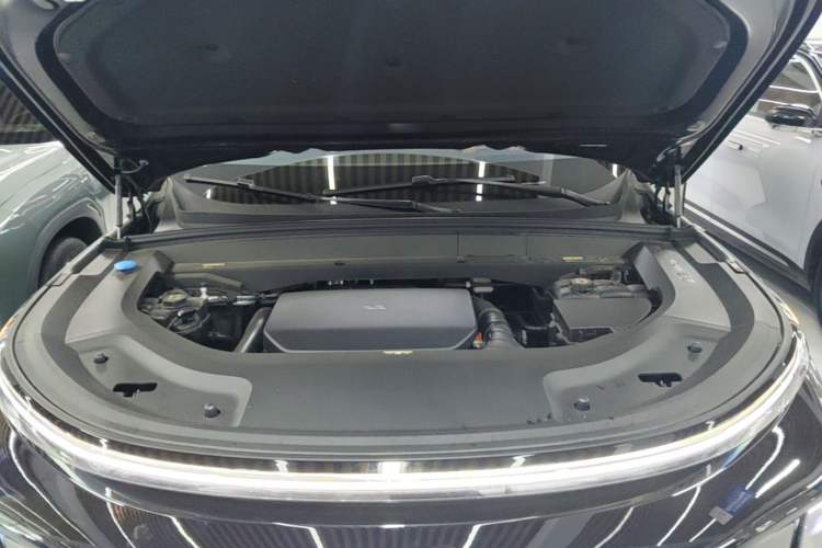 Used Li Auto L8 2025 Max Smart Refresh Edition Engine Bay