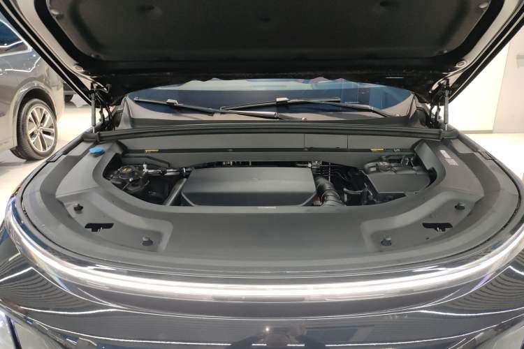 Used Li Auto L8 2025 Pro Smart Refresh Edition Engine Bay