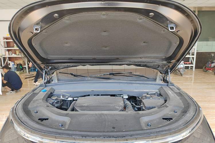 Used Li Auto L8 2025 Max Smart Refresh Edition Engine Bay