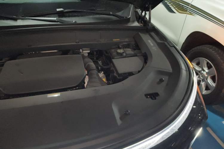 Used Li Auto L8 2025 Max Smart Refresh Edition Engine Bay Left