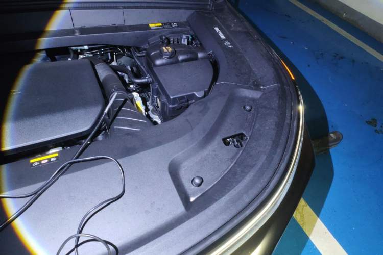 Used Li Auto L8 2025 Pro Smart Refresh Edition Engine Bay Left