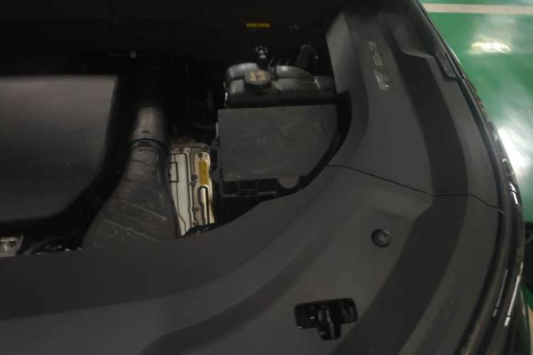 Used Li Auto L8 2025 Pro Smart Refresh Edition Engine Bay Left