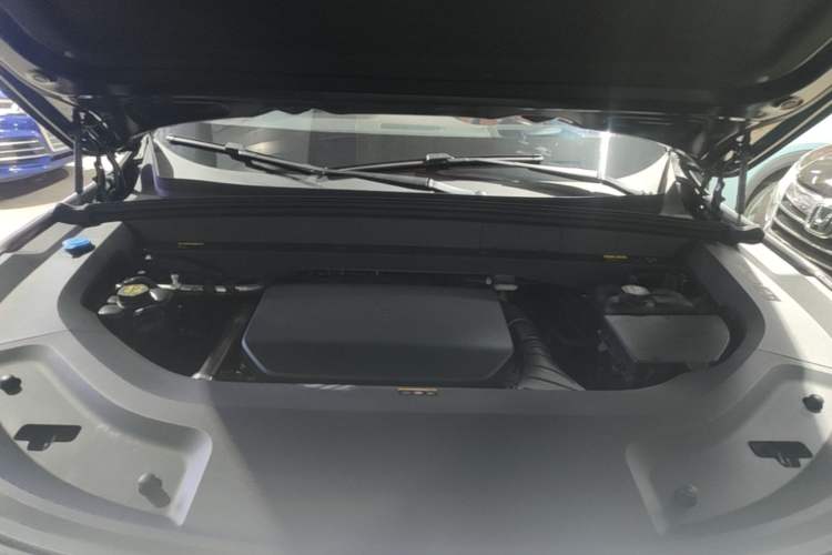 Used Li Auto L8 2025 Max Smart Refresh Edition Engine Bay