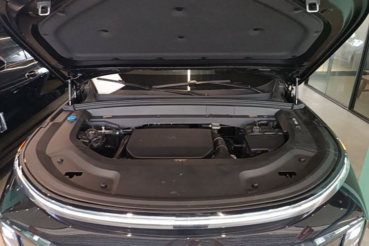 Used Li Auto L8 2025 Max Smart Refresh Edition Engine Bay