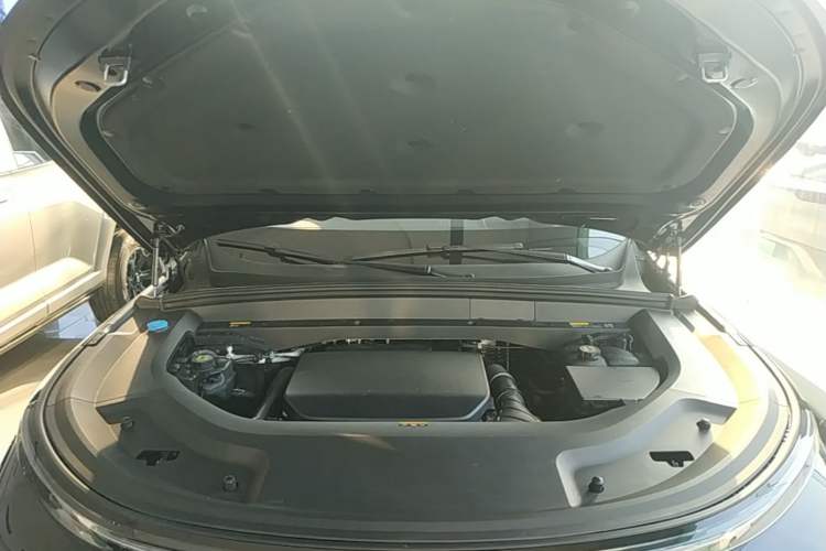 Used Li Auto L8 2025 Pro Smart Refresh Edition Engine Bay