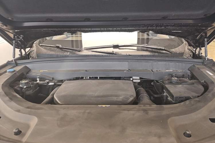 Used Li Auto L8 2025 Ultra Smart Refreshed Edition Engine Bay