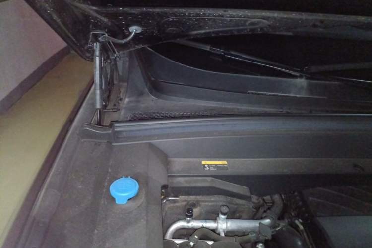 Used Li Auto L8 2025 Pro Smart Refresh Edition Engine Bay Right