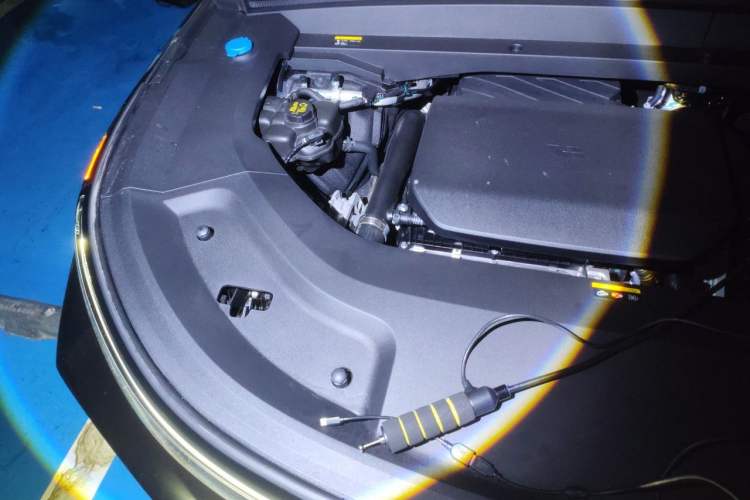 Used Li Auto L8 2025 Pro Smart Refresh Edition Engine Bay Right