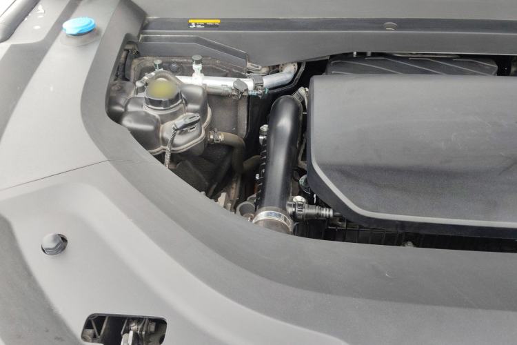 Used Li Auto L8 2025 Pro Smart Refresh Edition Engine Bay Right