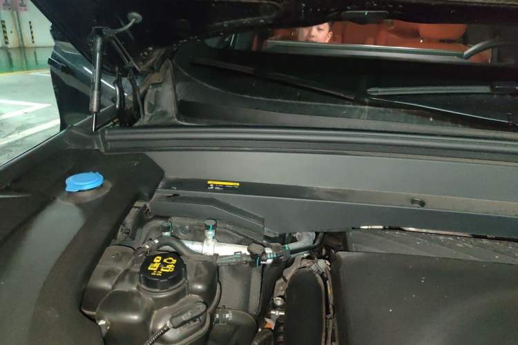 Used Li Auto L8 2025 Max Smart Refresh Edition Engine Bay Right