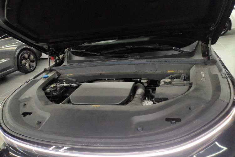 Used Li Auto L8 2025 Ultra Smart Refreshed Edition Engine Bay