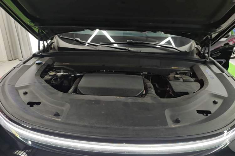 Used Li Auto L8 2025 Pro Smart Refresh Edition Engine Bay