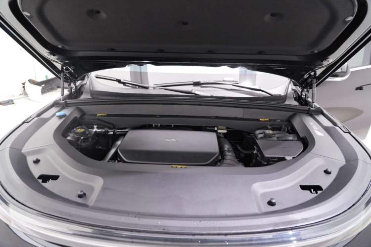 Used Li Auto L8 2025 Ultra Smart Refreshed Edition Engine Bay
