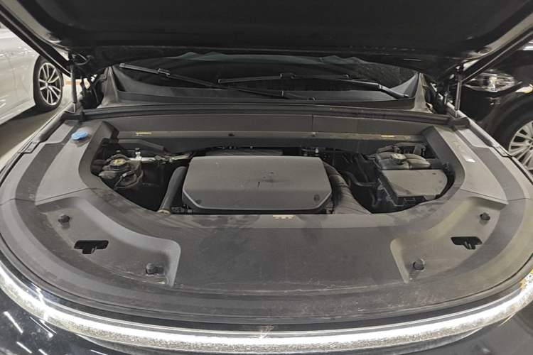 Used Li Auto L8 2025 Pro Smart Refresh Edition Engine Bay