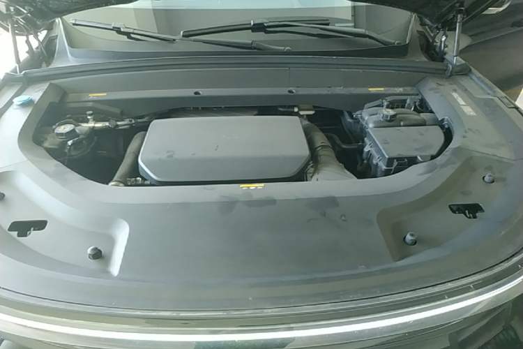 Used Li Auto L8 2025 Ultra Smart Refreshed Edition Engine Bay
