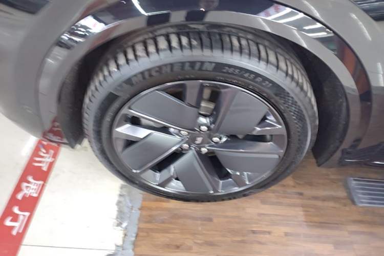 Used Li Auto L8 2025 Max Smart Refresh Edition Exterior 4