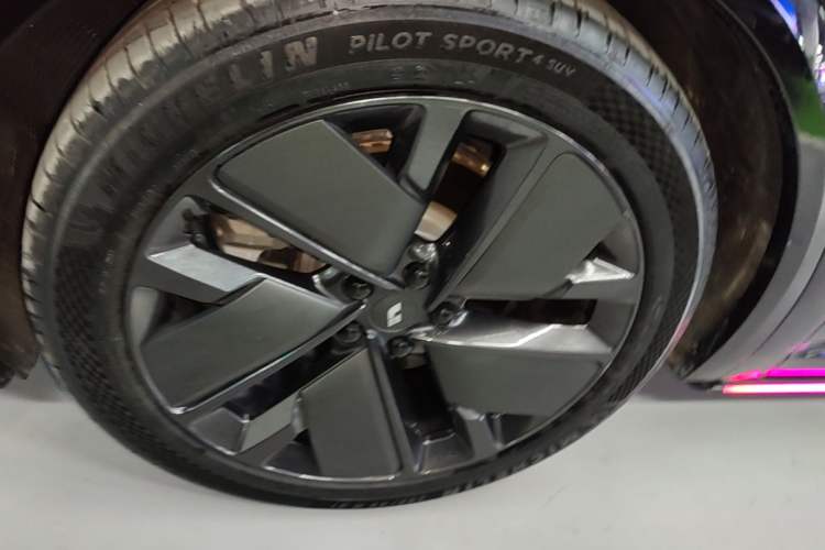Used Li Auto L8 2025 Pro Smart Refresh Edition Exterior 4