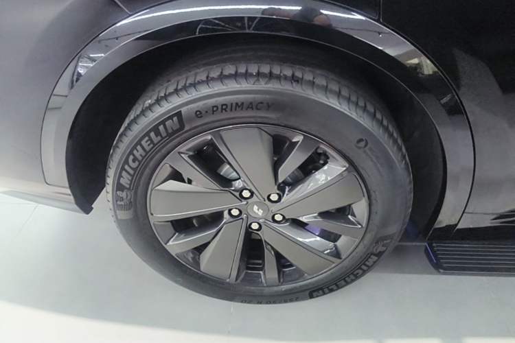 Used Li Auto L8 2025 Max Smart Refresh Edition Exterior 5