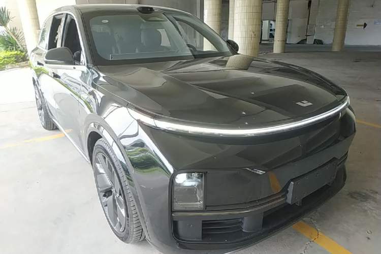 Used Li Auto L8 2025 Ultra Smart Refreshed Edition Front Right 45 Deg